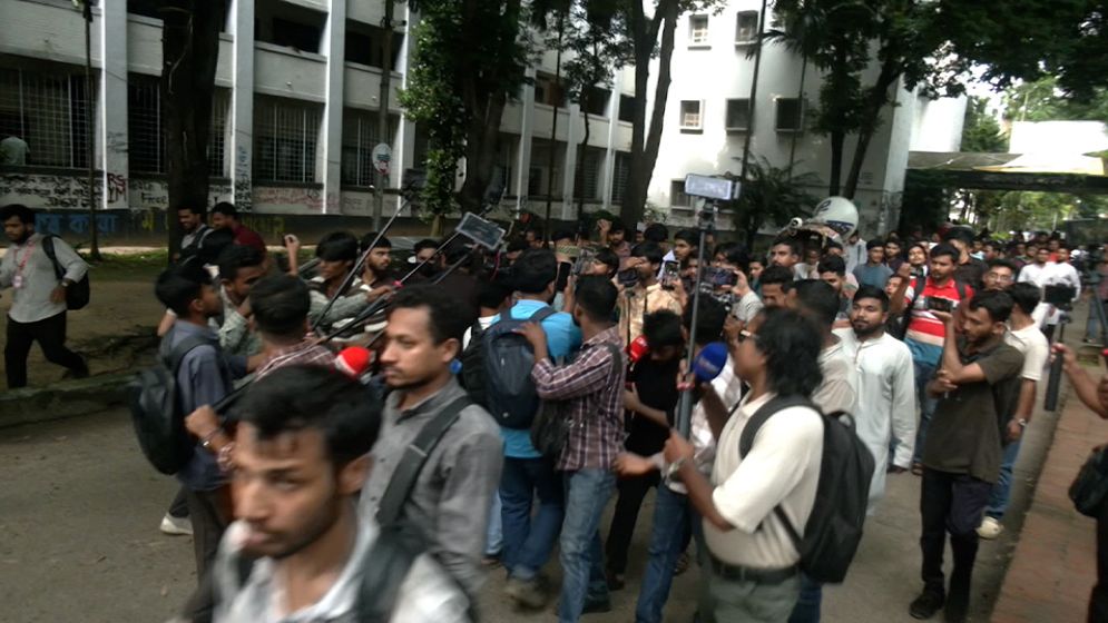 শিক্ষার্থীদের ওপর পুলিশের লাঠিচার্জের প্রতিবাদে ভারতের ঝাড়খণ্ডে বিজেপির শাটডাউন